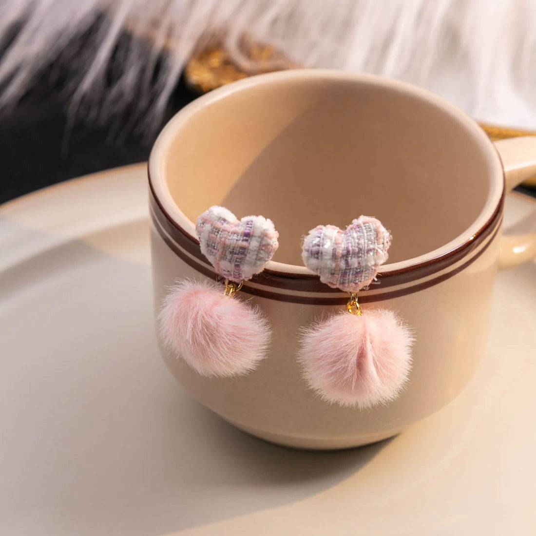 MN-00904 - Fluffy Heart - Earring