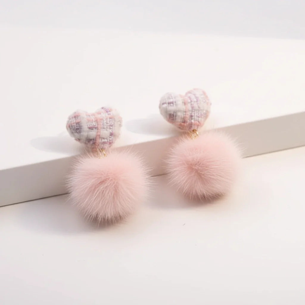 MN-00904 - Fluffy Heart - Earring
